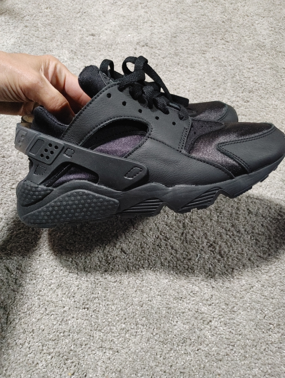 Nike Air Huarache Triple Black Sneakers 4439-001 size Women's 8.5
